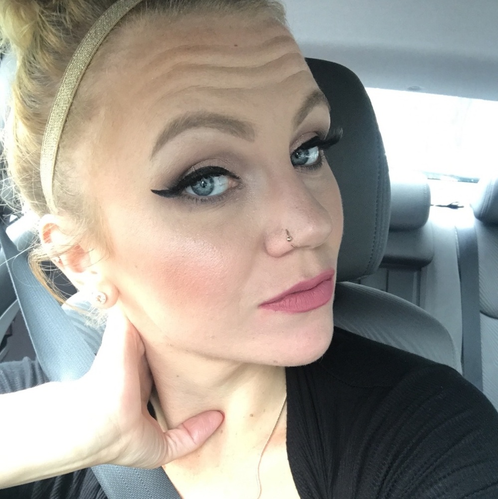 Meet your Posher, Danielle